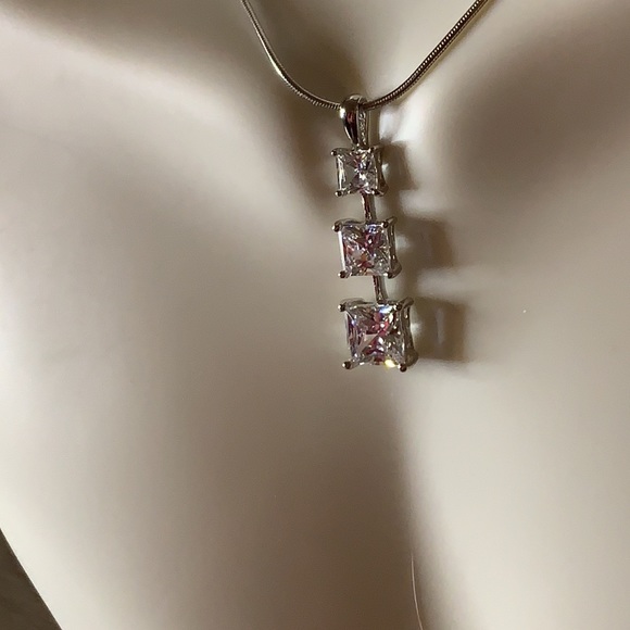 Epiphany and diamonique 3 stone pendant with chain - Picture 4 of 5